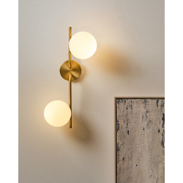 Biele/v zlatej farbe nástenné svietidlo Brisia – Kave Home-image-1