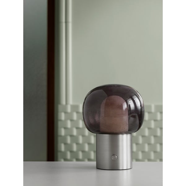 Hliníková LED stolová lampa v striebornej farbe so skleneným tienidlom (výška 32 cm) Iris – Blomus-image-3