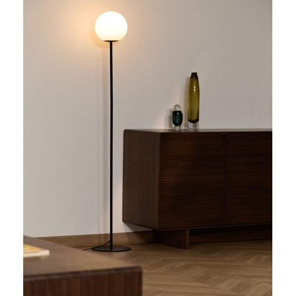 Biela/čierna stojacia lampa so skleneným tienidlom (výška  155 cm) Brisia – Kave Home-image-1