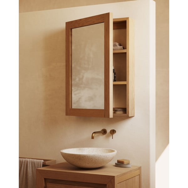 Závesná kúpeľňová skrinka so zrkadlom z teakového dreva v prírodnej farbe 50x70 cm Plubia – Kave Home-image-1
