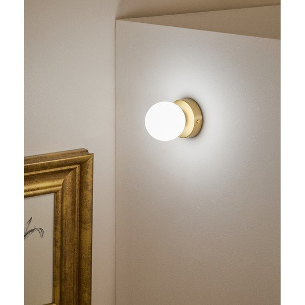 Biele/v zlatej farbe kovové nástenné svietidlo ø 8 cm Brisia – Kave Home-image-1