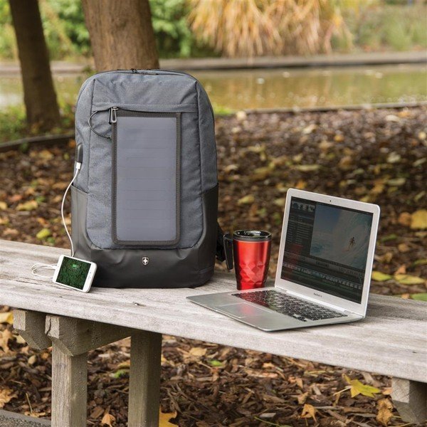 Batoh na notebook so solárnym panelom a 3 USB portami Swiss Peak-image-1
