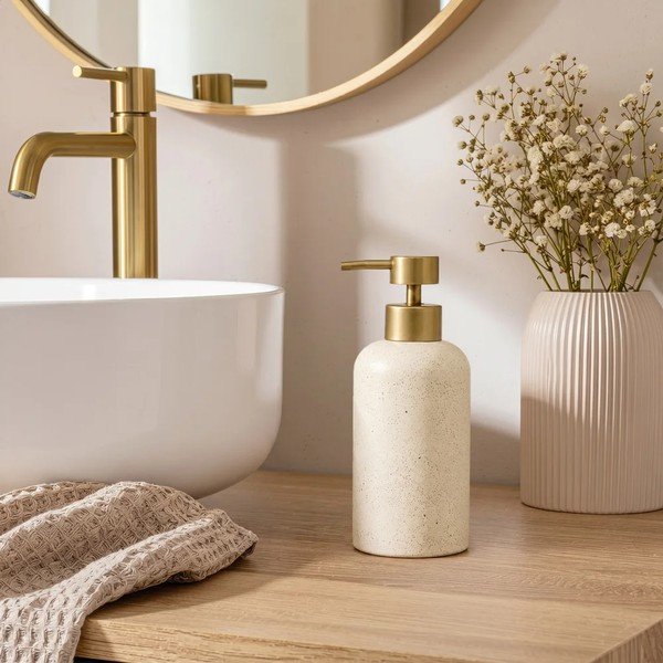 Béžový dávkovač mydla z polyresínu Oria – douceur d'intérieur-image-1