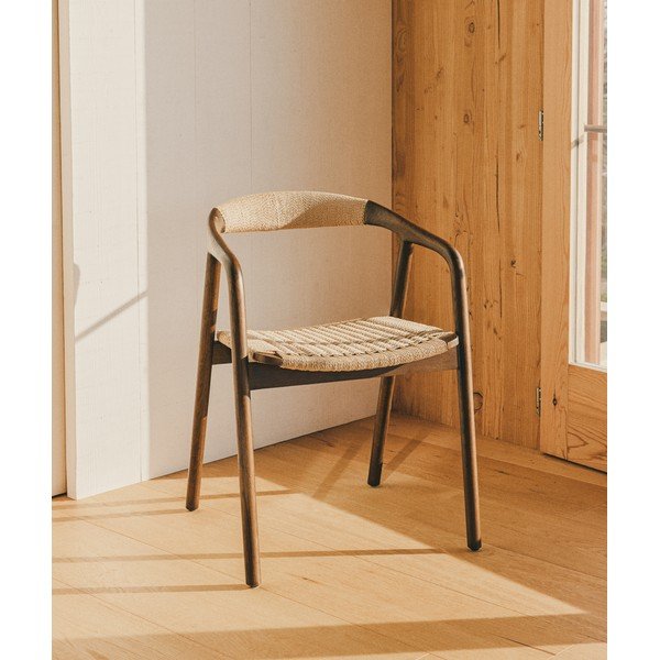 Jedálenská stolička s podrúčkami v tmavo prírodnej farbe Derile – Kave Home-image-1