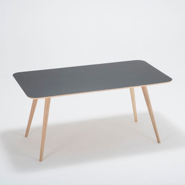 Jedálenský stôl z dubového dreva Gazzda Linn, 140 × 90 cm