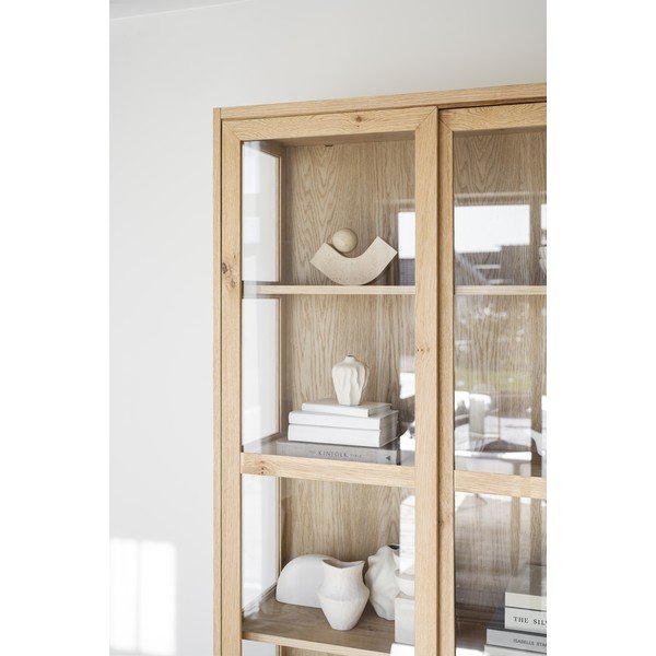 Vitrína v dekore duba s posuvnými dverami v prírodnej farbe 100x203 cm Hazelton – Rowico-image-1