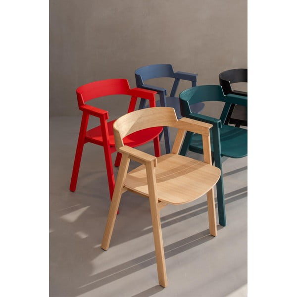 Modrá jedálenská stolička s podrúčkami z dubového dreva Flip – Gazzda-image-3