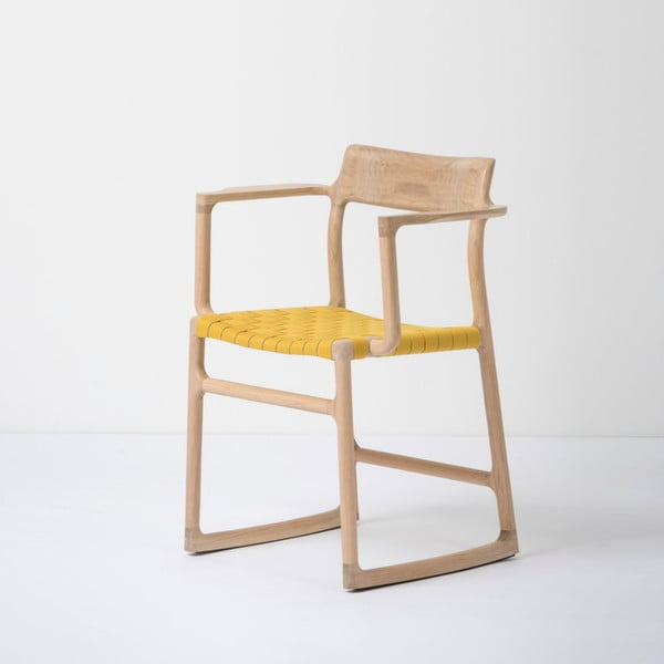 Jedálenská stolička z masívneho dubového dreva s opierkami a žltým sedadlom Gazzda Fawn
