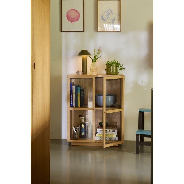 Závesná vitrína v dekore duba v prírodnej farbe 70x90x39 cm Mae – Hübsch-image-1