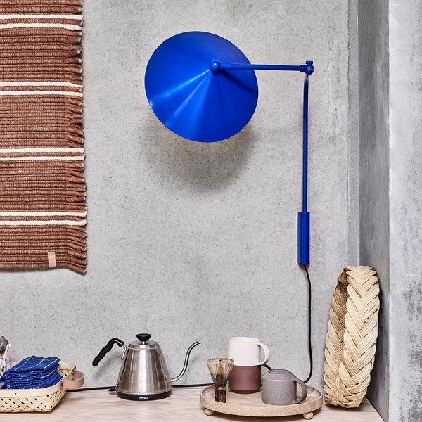 Modré kovové nástenné svietidlo do zásuvky Kasa – OYOY Living Design-image-1