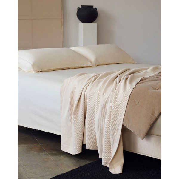 Béžová čalúnená dvojlôžková posteľ 150x190 cm Ofelia – Kave Home-image-2