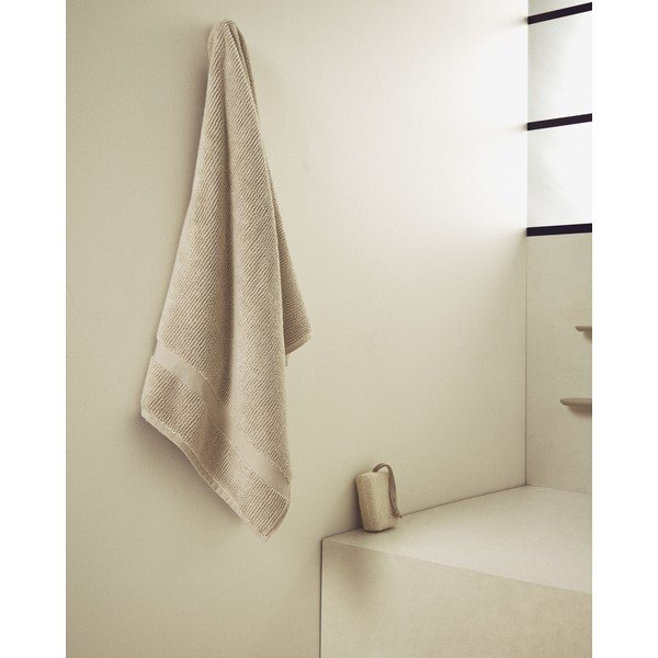 Béžová froté bavlnená osuška 70x140 cm Olvira – Kave Home-image-2