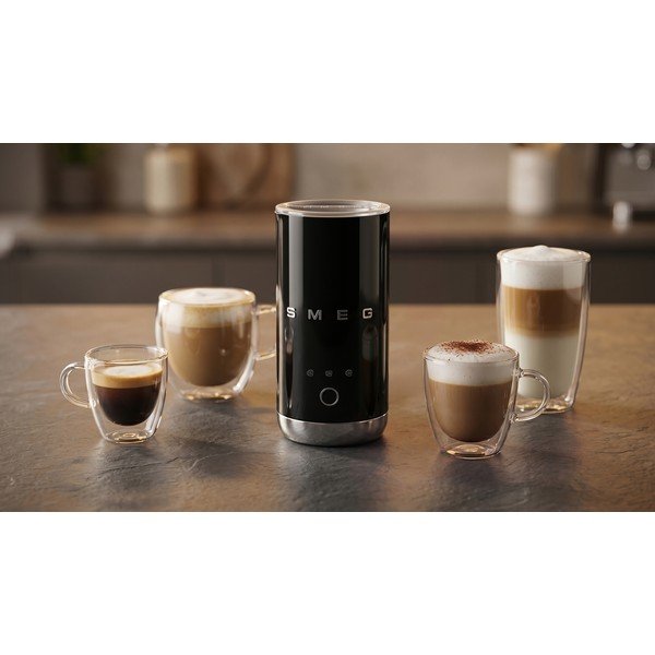 Čierny plastový elektrický šľahač mlieka 120 ml – SMEG-image-1