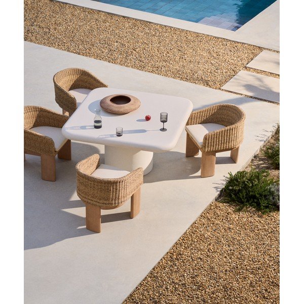 Betónový záhradný jedálenský stôl 135x135 cm Addaia – Kave Home-image-1
