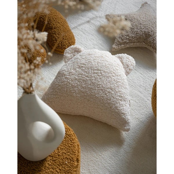 Krémový detský pohovkový vankúš z textílie buklé Bear – Wigiwama-image-3