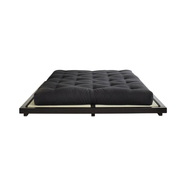 Dvojlôžková posteľ z borovicového dreva s matracom a tatami Karup Design Dock Comfort Mat Black/Black, 160 × 200 cm