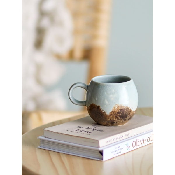 Hnedý/krémovobiely keramický hrnček 280 ml Paula – Bloomingville-image-1