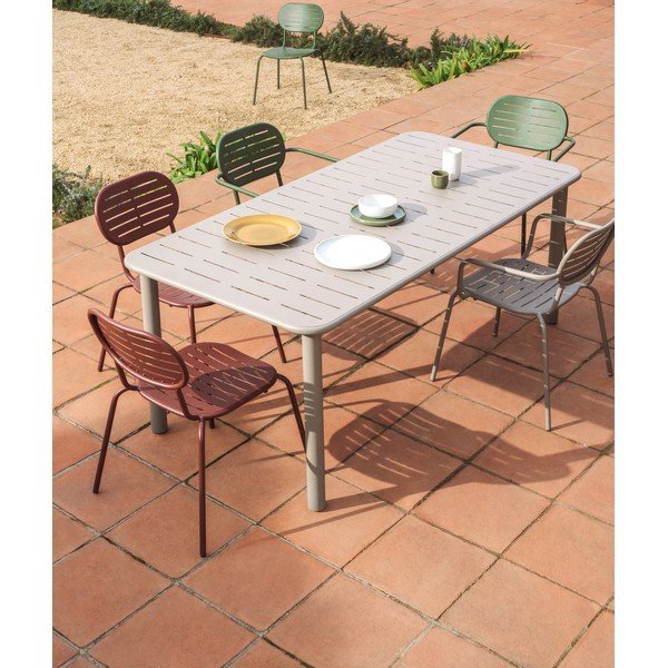 Vínovočervená kovová záhradná stolička Brai – Kave Home-image-1
