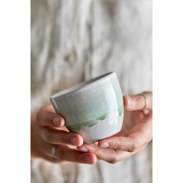 Svetlozelená šálka z kameniny 195 ml Paula – Bloomingville-image-1