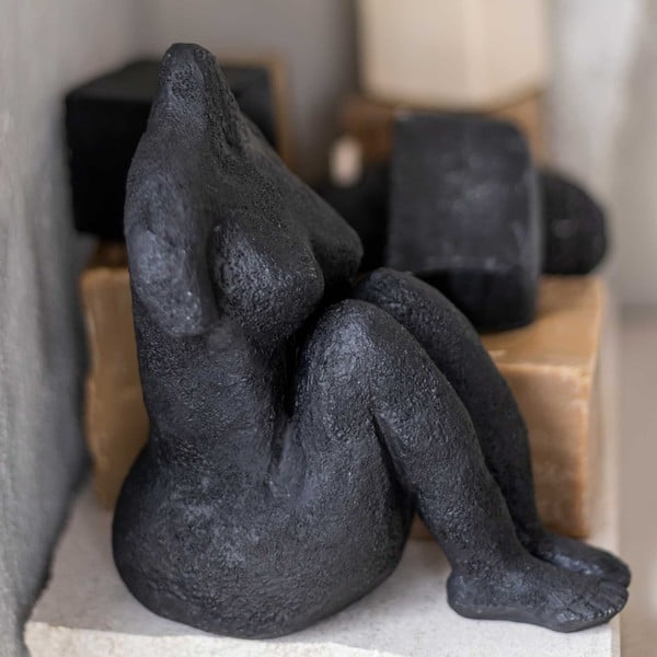 Soška z polyresínu (výška  14 cm) Sitting Woman – Mette Ditmer Denmark-image-2