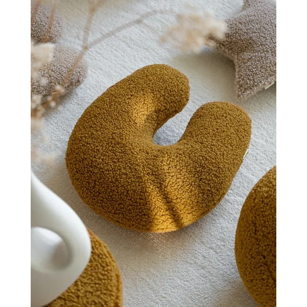 Hnedý detský pohovkový vankúš z textílie buklé U – Wigiwama-image-1