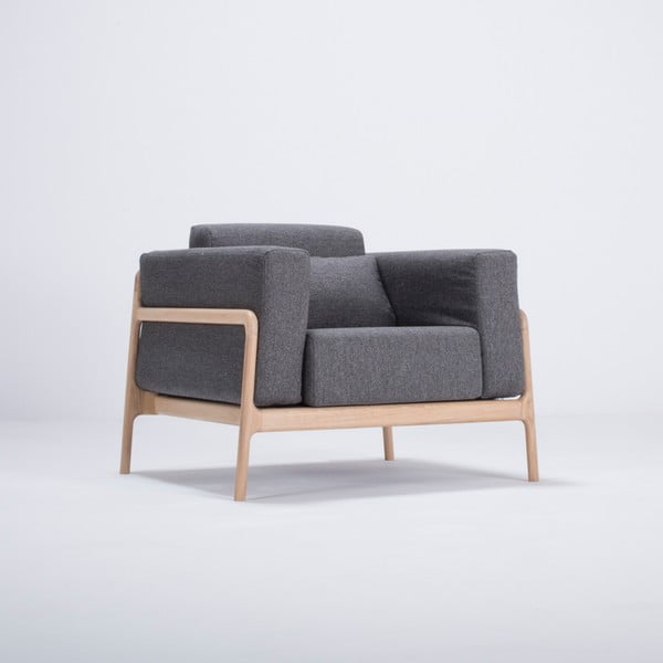 Kreslo s konštrukciou z dubového dreva s tmavosivým textilným sedadlom Gazzda Fawn