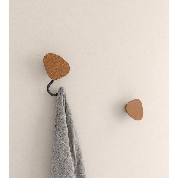 Koňakovohnedý nástenný oceľový háčik Dot S Bull – LIND DNA-image-1