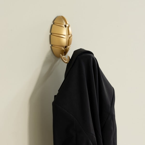 Nástenný plastový háčik v zlatej farbe Bug – Spinder Design-image-1