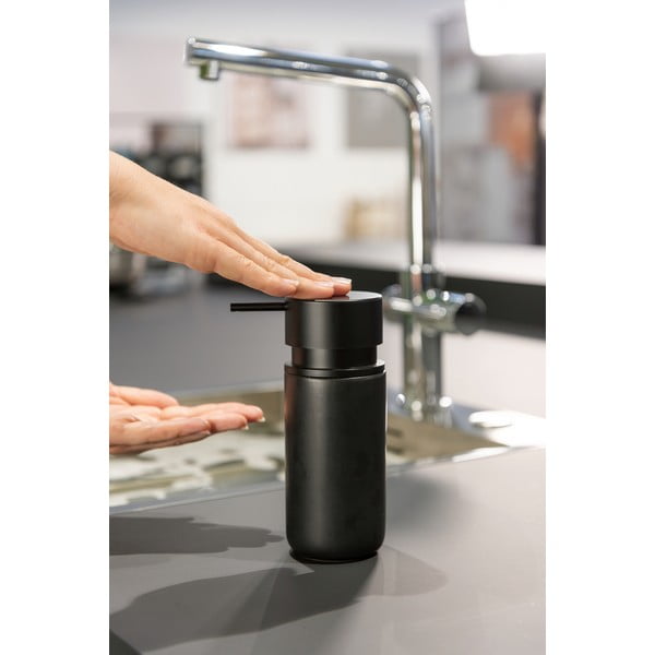 Čierny keramický dávkovač mydla Wenko Black Outdoor Kitchen Silo-image-4