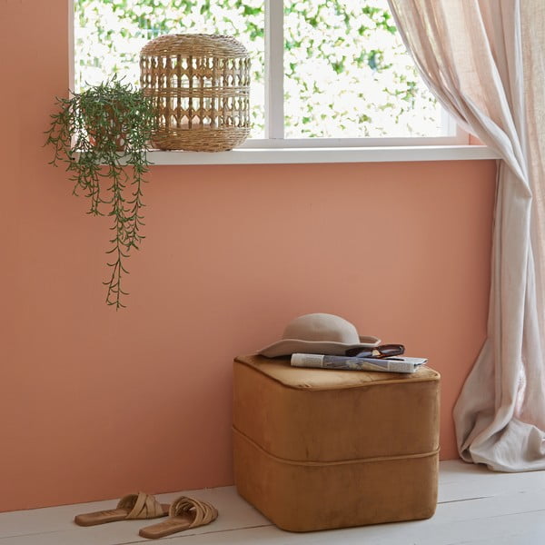 Zamatový taburet v zlatej farbe Kiki – Light & Living-image-4