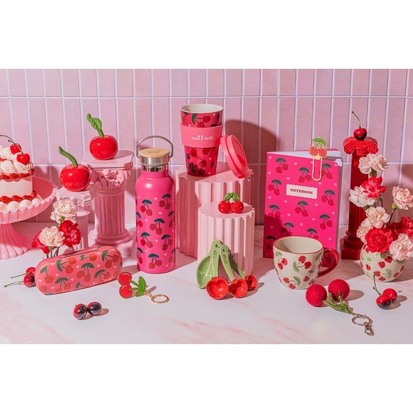 Béžový keramický hrnček 250 ml Cherries – Sass & Belle-image-3