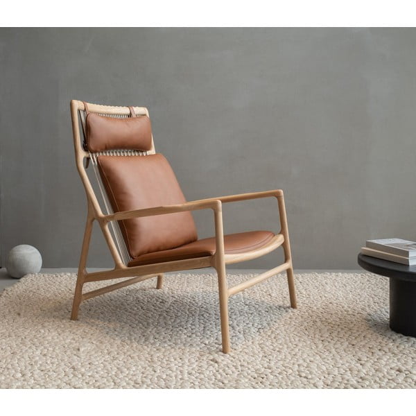 Kreslo s konštrukciou z masívneho dubového dreva a koňakovohnedým sedadlom z byvolej kože Gazzda Dedo-image-2