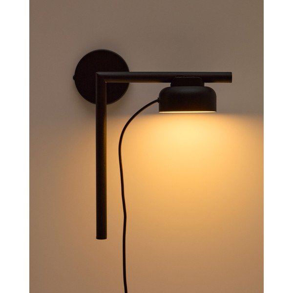 Čierne kovové LED stmievateľné nástenné svietidlo do zásuvky Orey – Kave Home-image-2