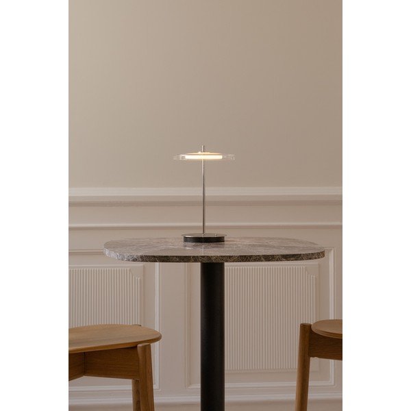 Oceľová LED stolová lampa s USB portom v striebornej farbe so skleneným tienidlom (výška  31 cm) Asteria Move – UMAGE-image-1