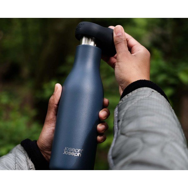 Tmavomodrá cestovná antikoro fľaša 500 ml Loop – Joseph Joseph-image-1