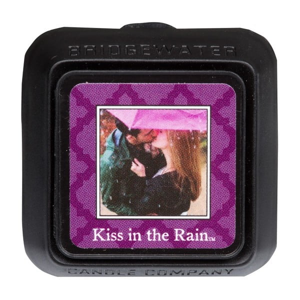 Vôňa do auta Bridgewater candle Company Kiss In The Rain, vôňa čierneho rybízu, malín, jahôd a fialiek