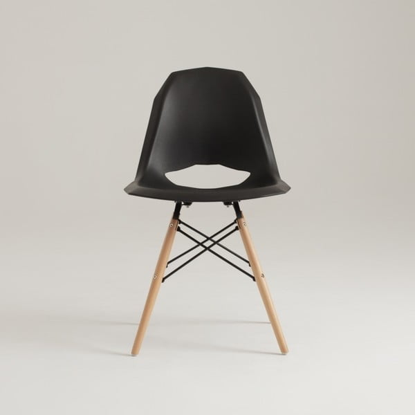 Čierna stolička s drevenými nohami Match
