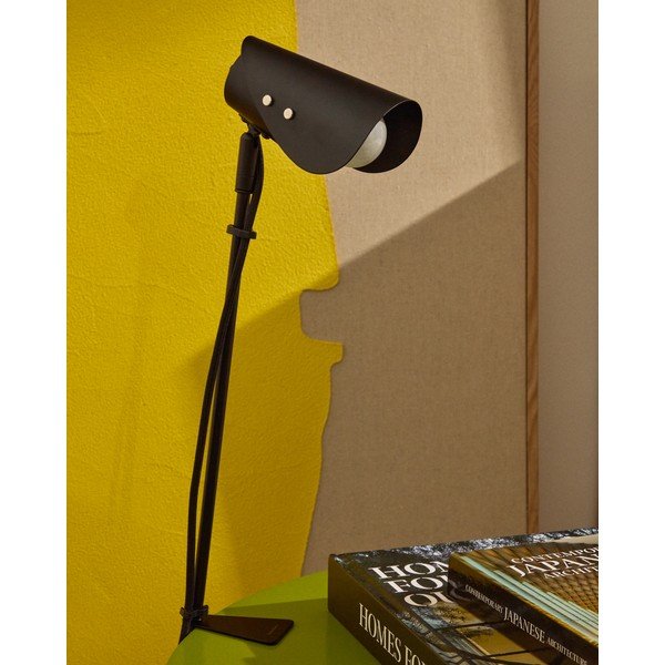Čierna kovová stolová lampa s klipom (výška  51 cm) Jula – Kave Home-image-2