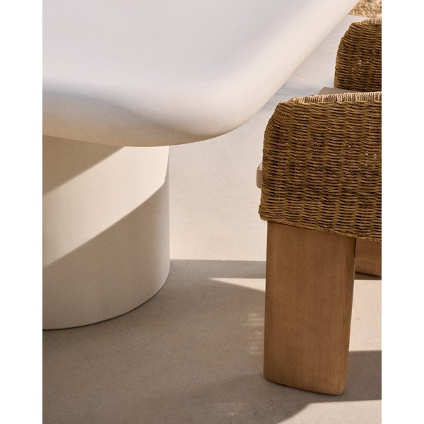 Betónový záhradný jedálenský stôl 135x135 cm Addaia – Kave Home-image-3