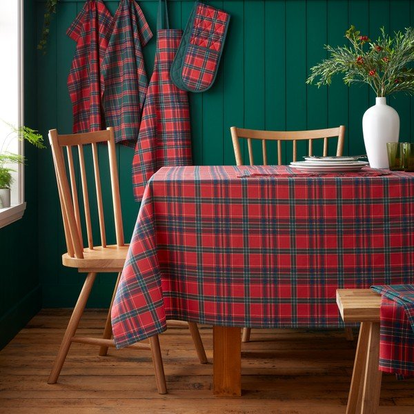 Bavlnený obrus s vianočným motívom 178x137 cm Christmas Tartan Check – Catherine Lansfield-image-2
