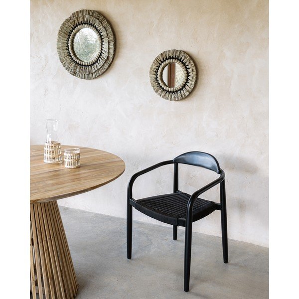 Čierna záhradná stolička z eukalyptového dreva Kave Home Glynis-image-1