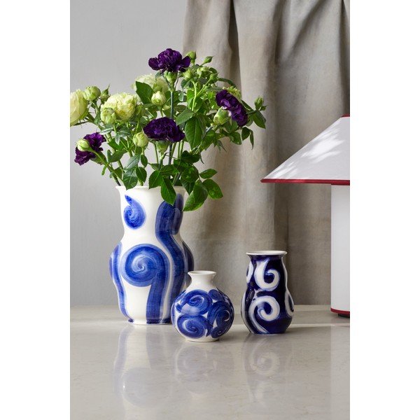 Modrá ručne maľovaná váza z kameniny Tulle – Kähler Design-image-1