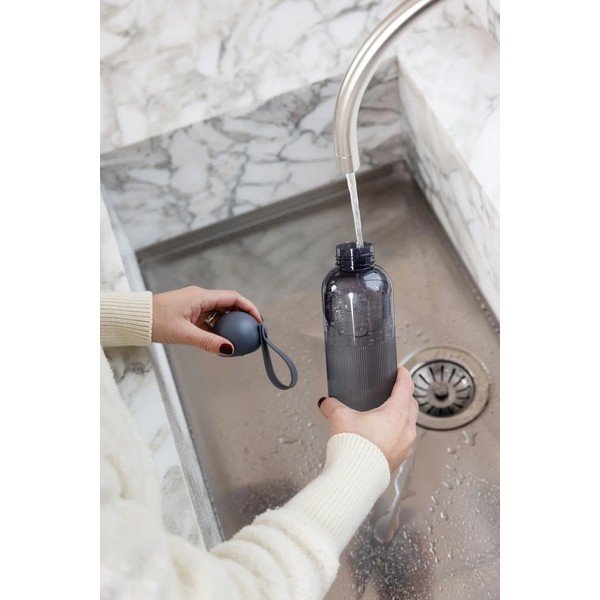 Tmavosivá cestovná fľaša z recyklovaného plastu 600 ml Ture – Sagaform-image-1