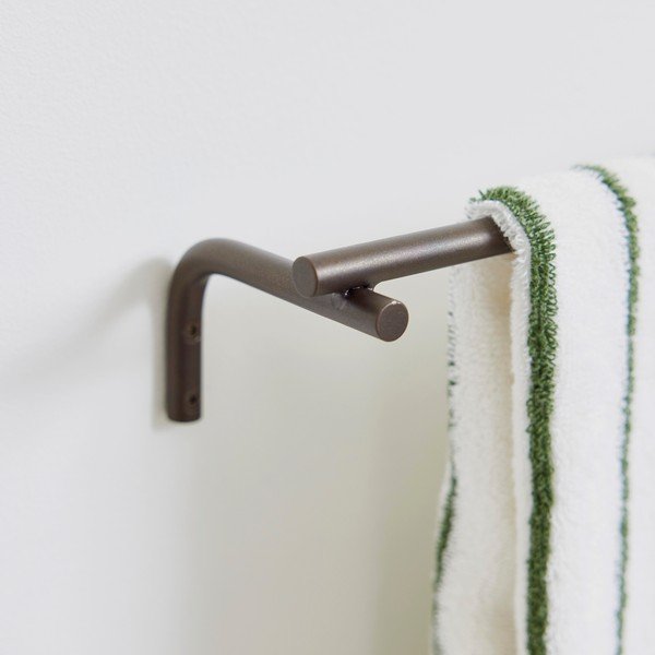 Hnedý nástenný držiak na uteráky z nehrdzavejúcej ocele Pieni – OYOY Living Design-image-1