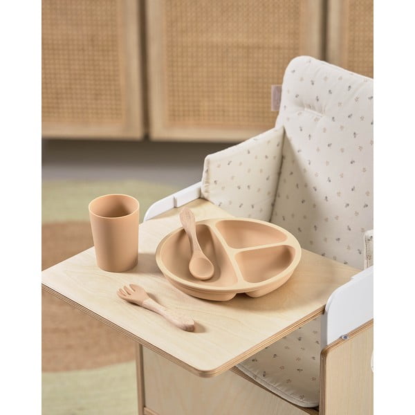 Tácka k jedálenskej stoličke v prírodnej farbe Nuun – Kave Home-image-1