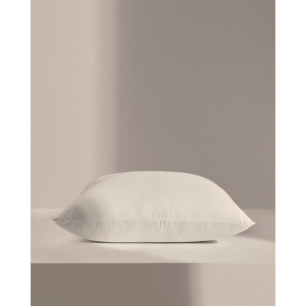 Vankúš 70x70 cm Fluff – Kave Home-image-1