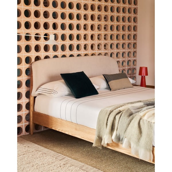 Dvojlôžková posteľ z jaseňového dreva s roštom v béžovo-prírodnej farbe 180x200 cm Octavia – Kave Home-image-1