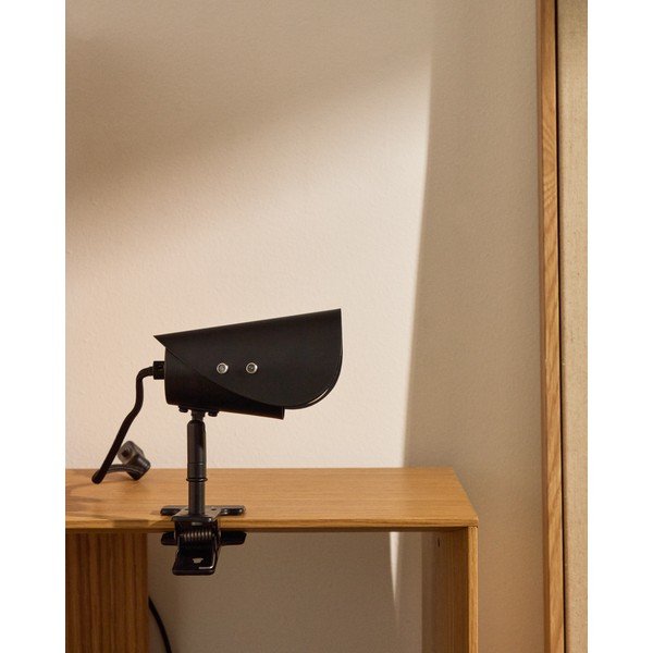 Čierna kovová stolová lampa s klipom (výška  16 cm) Jula – Kave Home-image-3