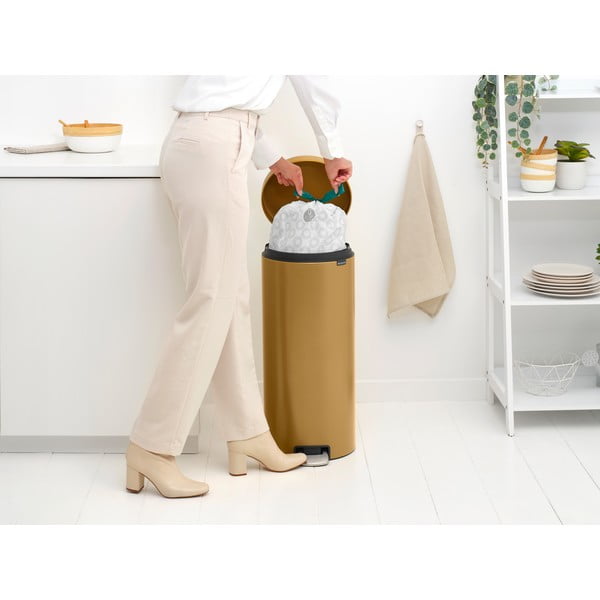 Nášľapný oceľový odpadkový kôš v zlatej farbe 30 l NewIcon – Brabantia-image-4
