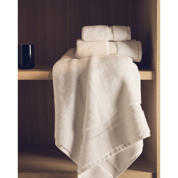 Biely froté bavlnený uterák 50x90 cm Olvira – Kave Home-image-3